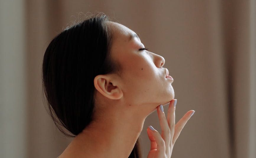 selective focus of a woman touching her chin