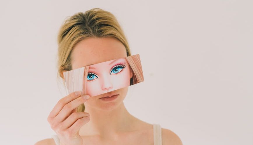 If You Overplucked Your Brows in the 90s, Read This Before Giving Up