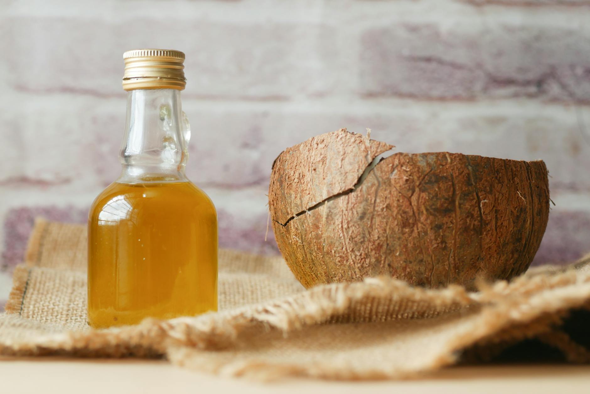 Coconut Oil vs Hyaluronic Acid: The Hydration Debate Dermatologists Quietly Settled